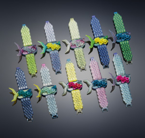 Braccialetti Fish-in-lillies progettati dalla stilista sudafricana Michaella Janse van Vuuren e stampati con la Objet 500 Connex3 di Stratasys con tecnologia multimateriale e multicolore. 