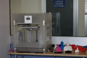 Una delle stampanti 3D operative a TalentLab. Un modello CubeX Trio con risoluzione sull’asse z, fino a 0,100 mm, cioè 100 micron.