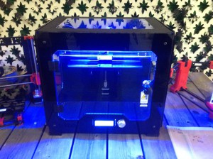 La stampante 3D Witbox con la Prusa i3 a sinistra e lo scanner Ciclop a destra